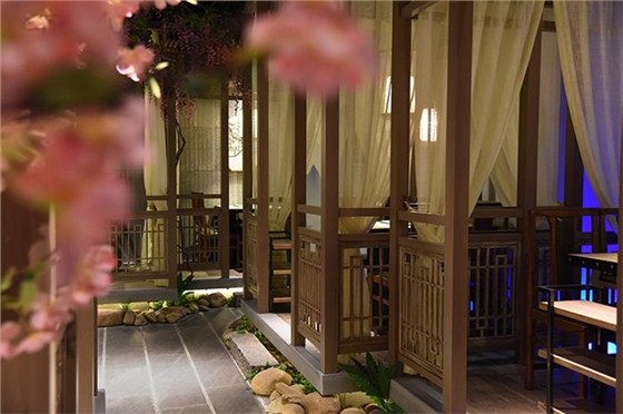 火鍋店設(shè)計(jì)中裝飾品的色彩搭配？